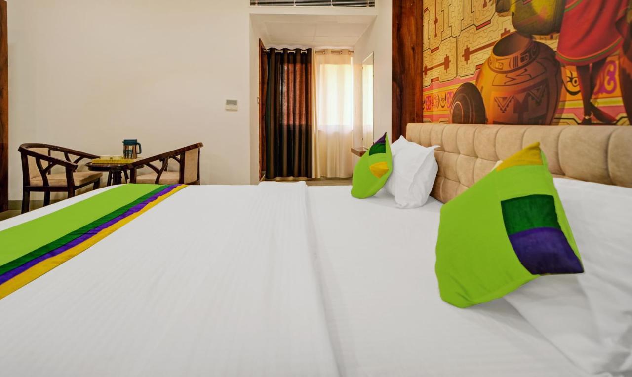 אודייפור Hotel Eagle Inn מראה חיצוני תמונה