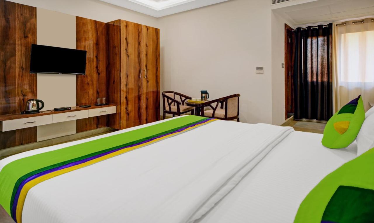 אודייפור Hotel Eagle Inn מראה חיצוני תמונה