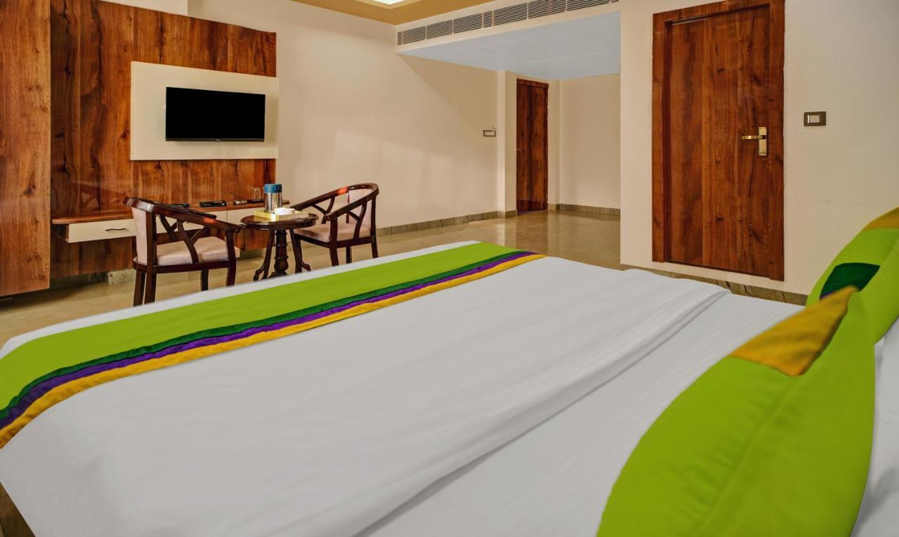 אודייפור Hotel Eagle Inn מראה חיצוני תמונה