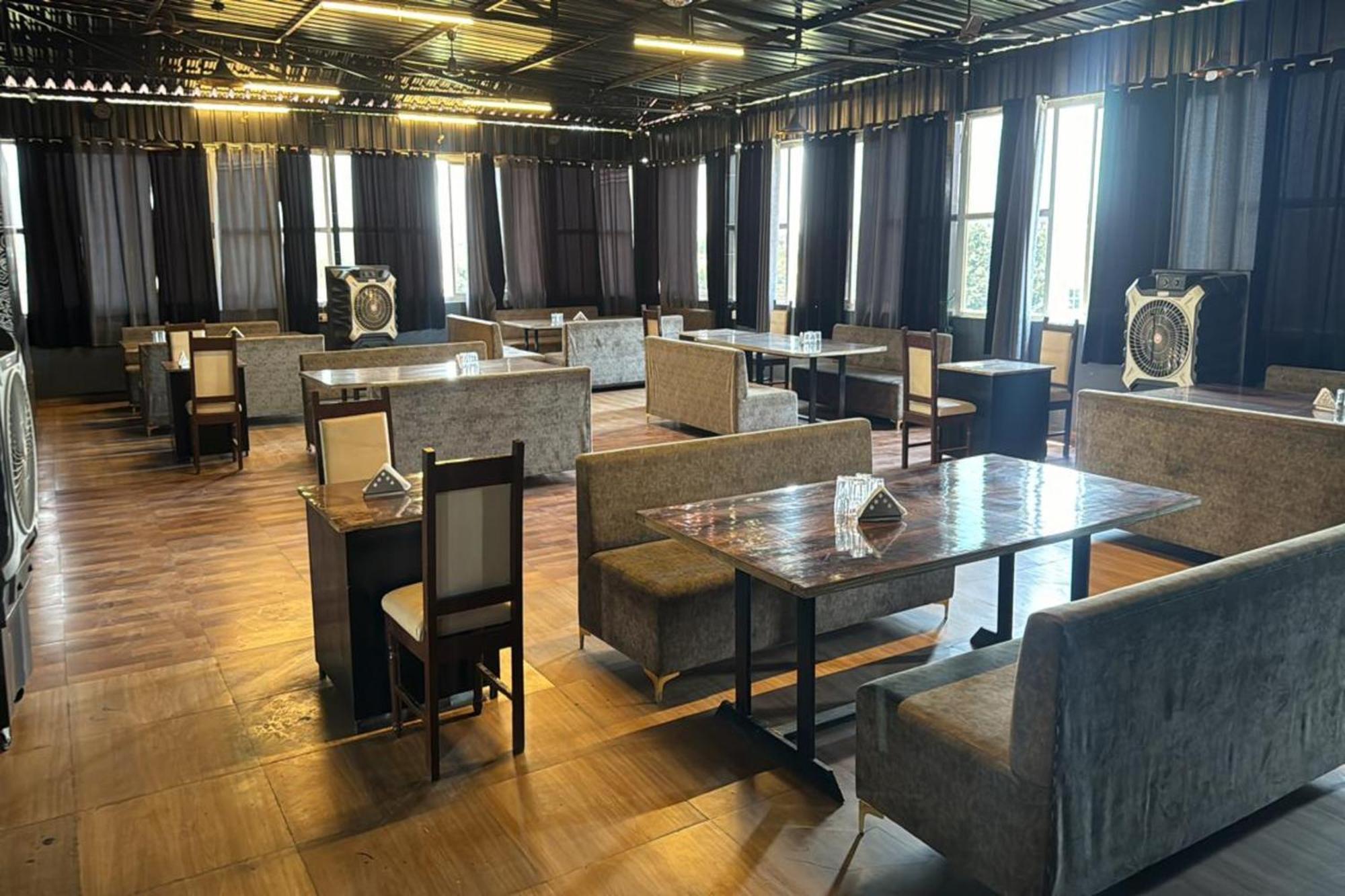 אודייפור Hotel Eagle Inn מראה חיצוני תמונה