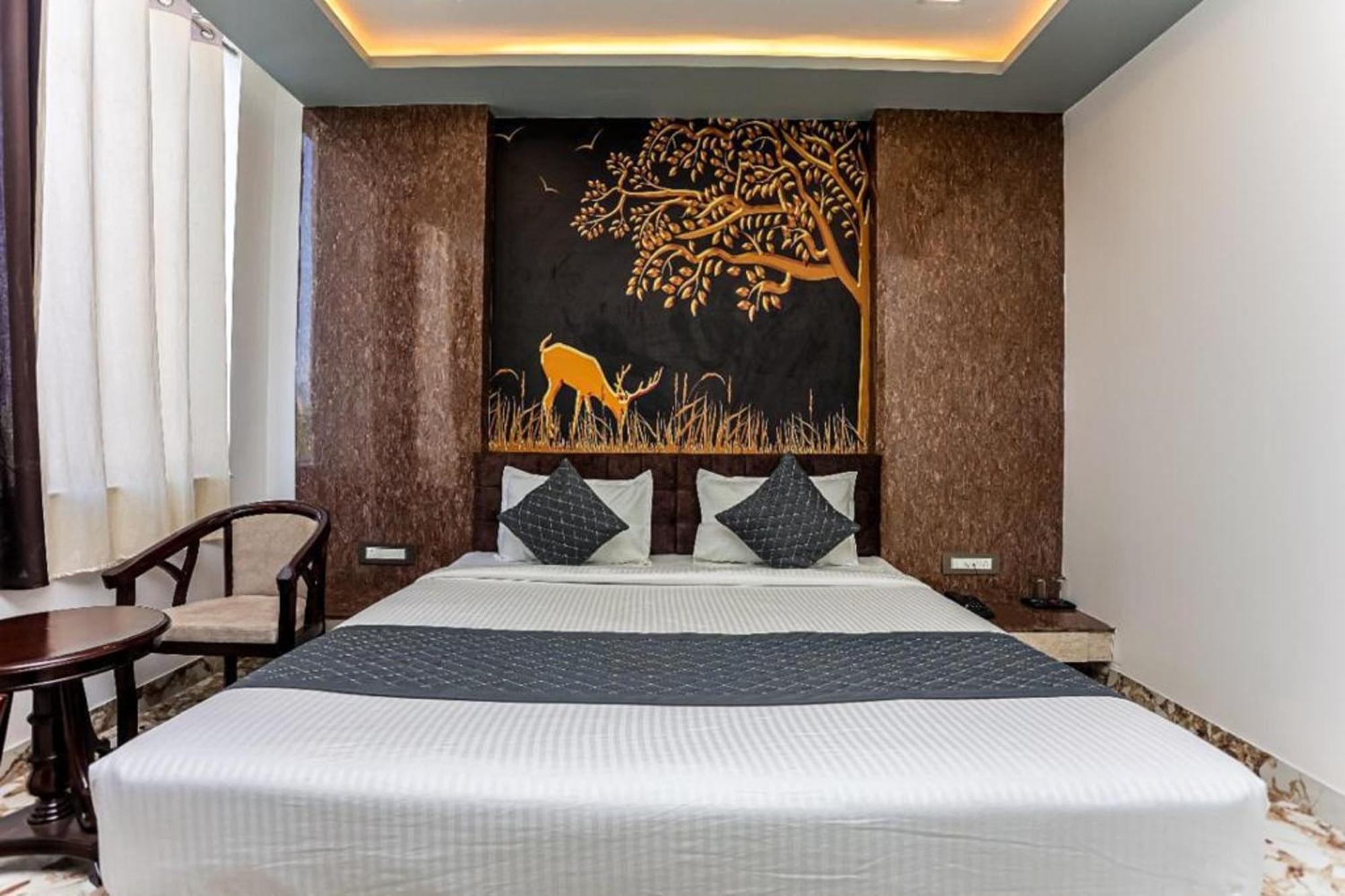אודייפור Hotel Eagle Inn מראה חיצוני תמונה