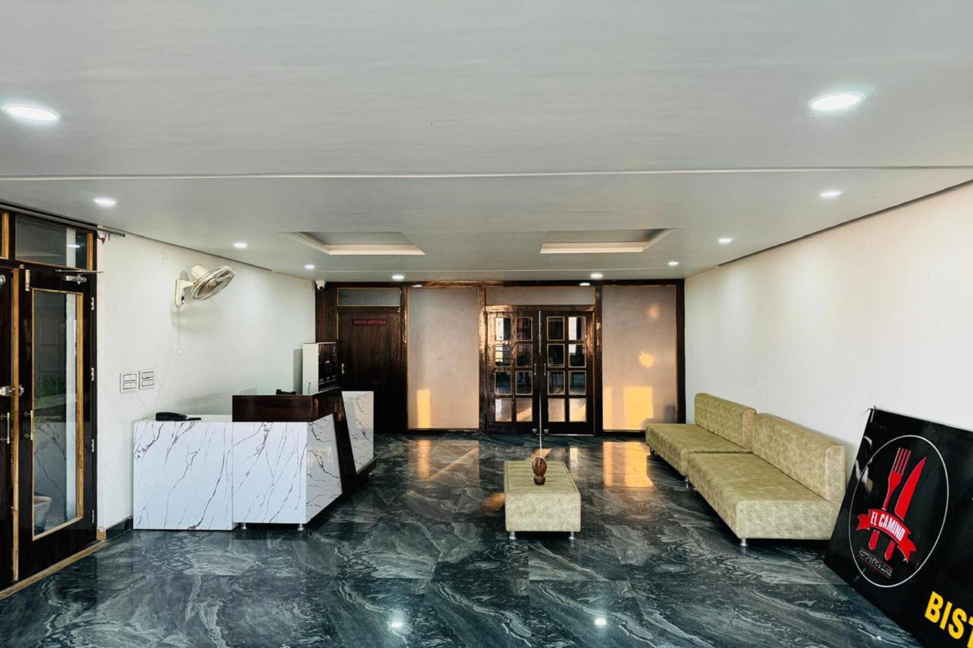 אודייפור Hotel Eagle Inn מראה חיצוני תמונה