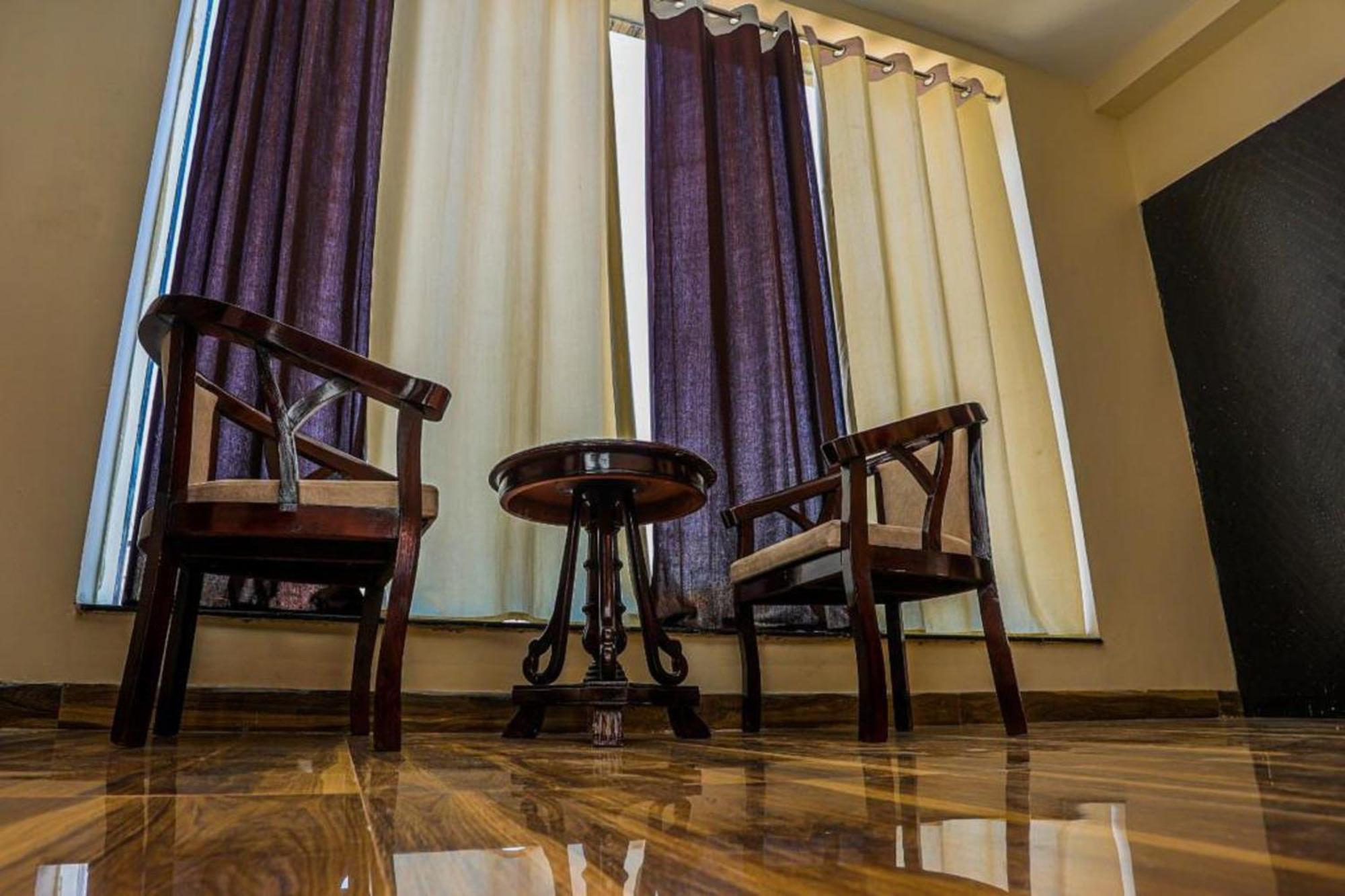 אודייפור Hotel Eagle Inn מראה חיצוני תמונה