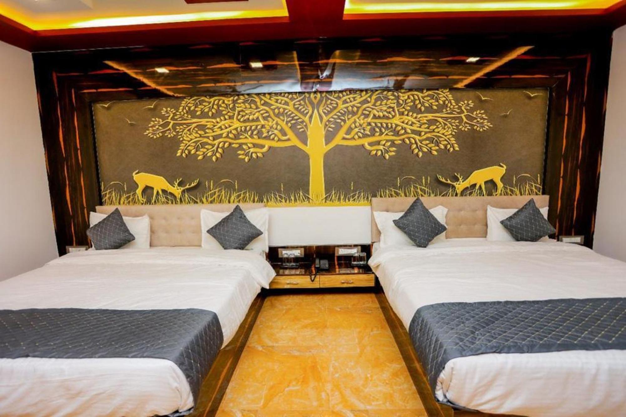 אודייפור Hotel Eagle Inn מראה חיצוני תמונה