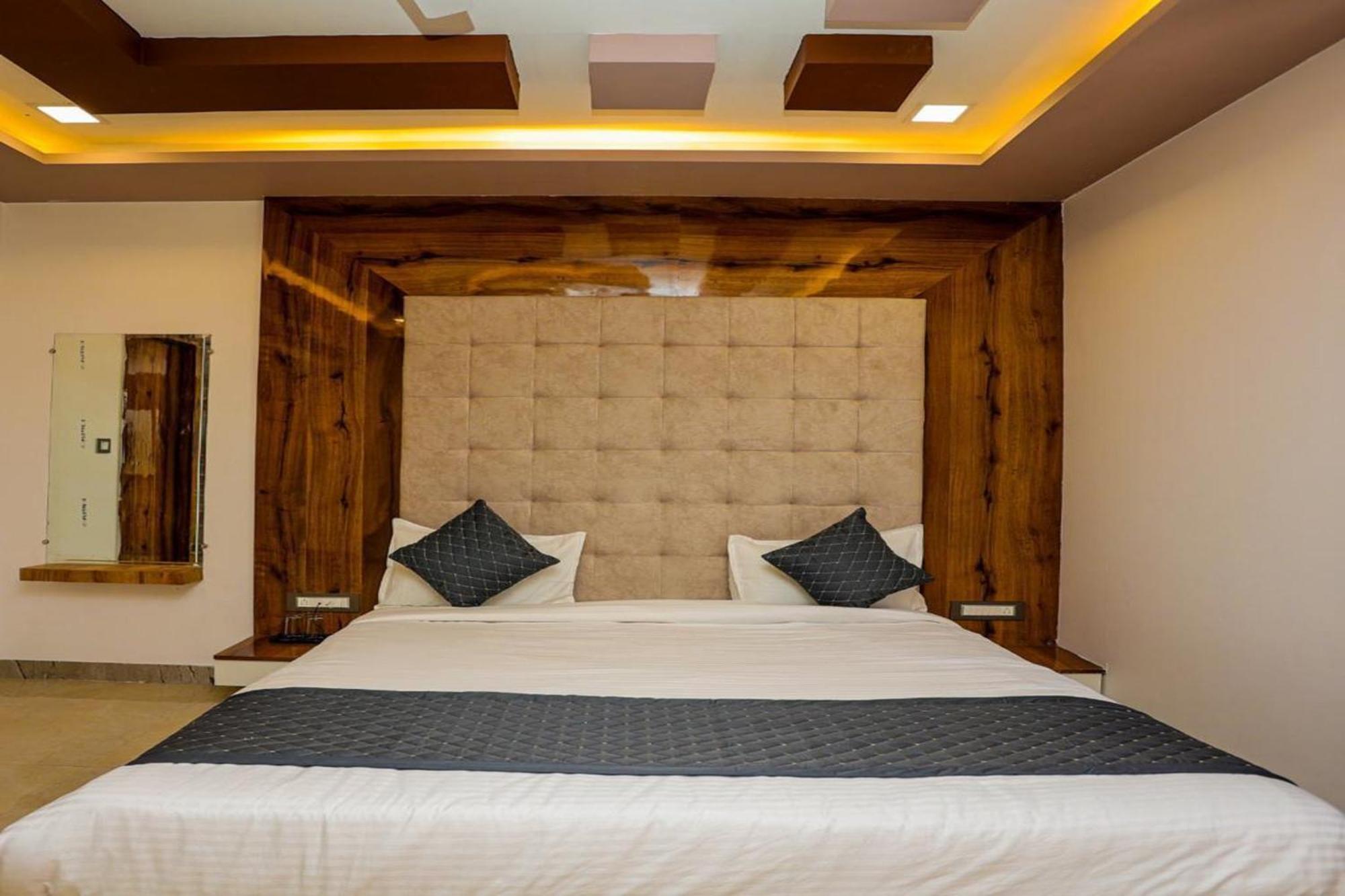 אודייפור Hotel Eagle Inn מראה חיצוני תמונה