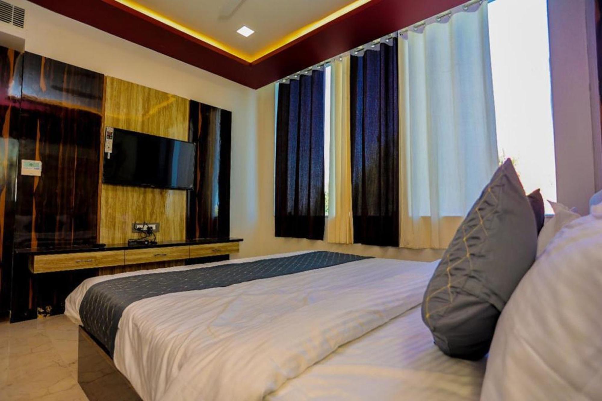 אודייפור Hotel Eagle Inn מראה חיצוני תמונה