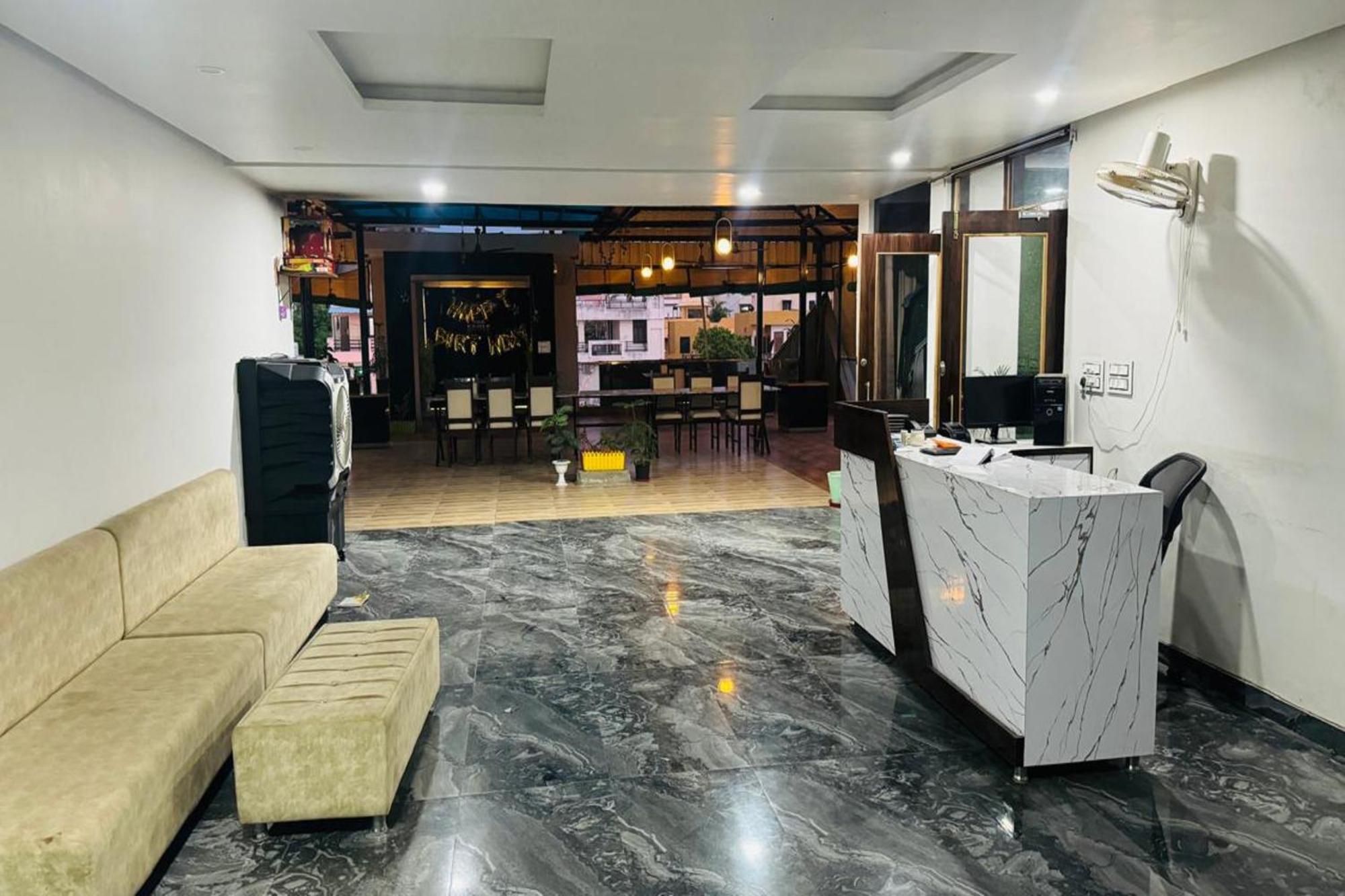 אודייפור Hotel Eagle Inn מראה חיצוני תמונה