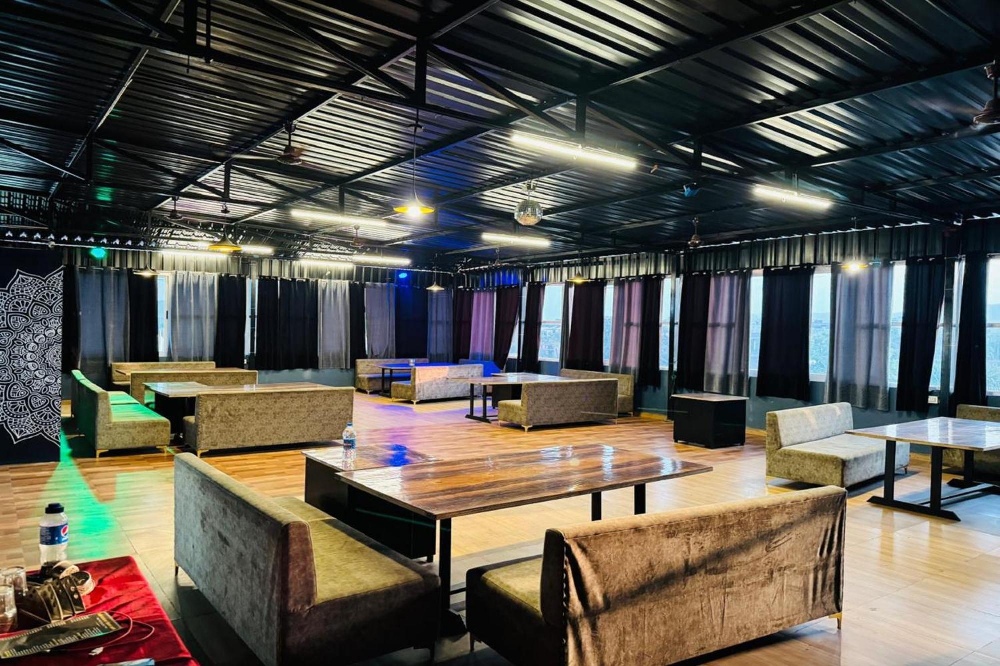 אודייפור Hotel Eagle Inn מראה חיצוני תמונה