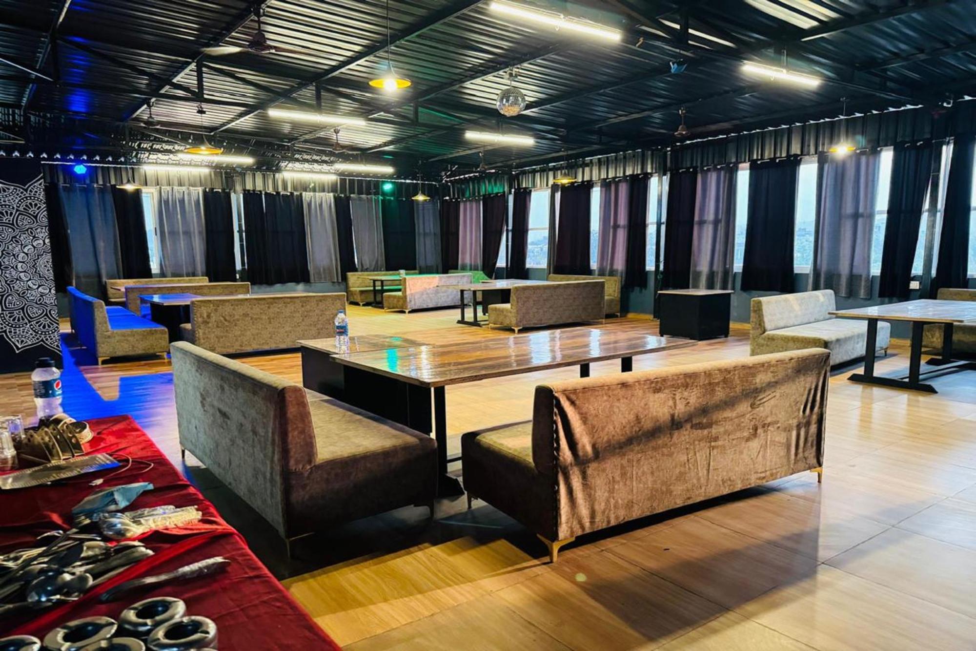 אודייפור Hotel Eagle Inn מראה חיצוני תמונה