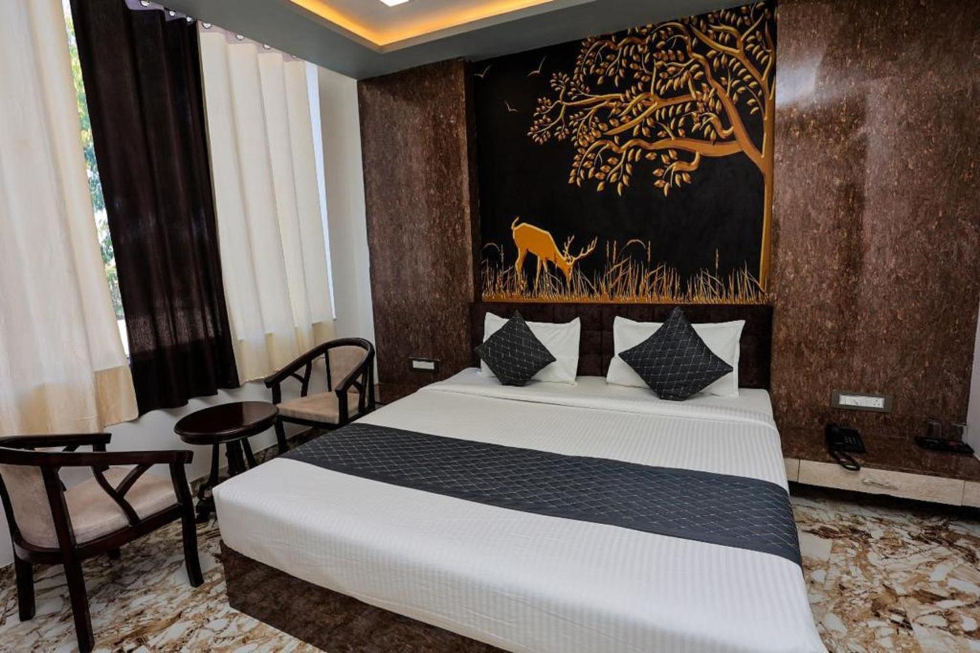 אודייפור Hotel Eagle Inn מראה חיצוני תמונה