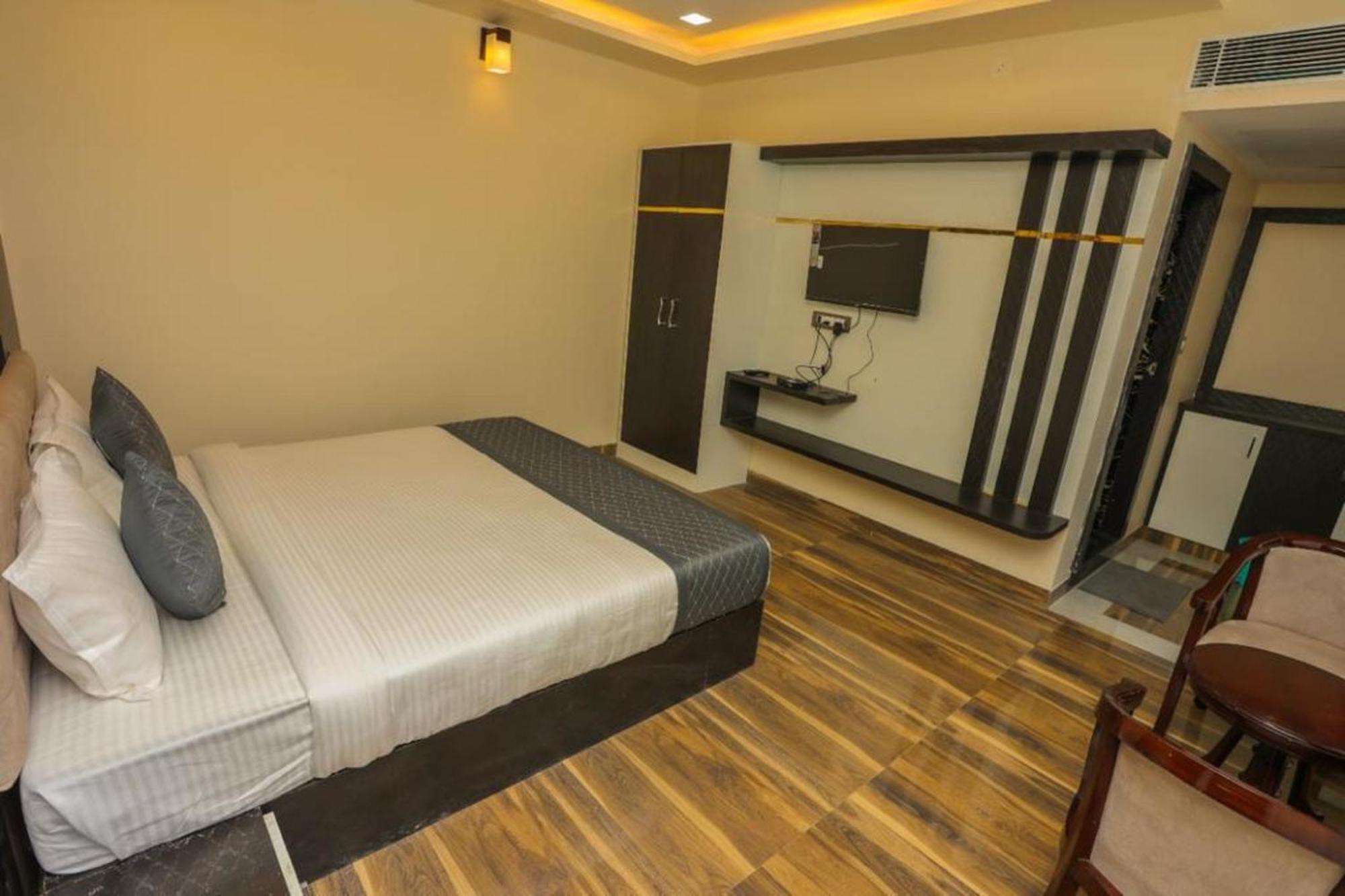 אודייפור Hotel Eagle Inn מראה חיצוני תמונה